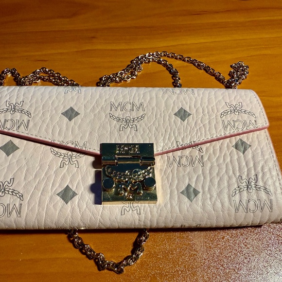 Tracy Chain Wallet in Visetos MCM {NEW} - Picture 4 of 10